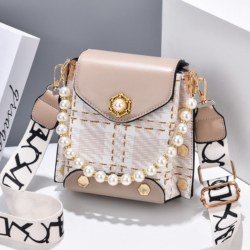 Cute Pearl Chain Crossbody Bag
