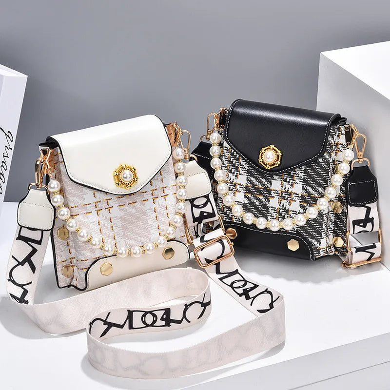 Cute Pearl Chain Crossbody Bag
