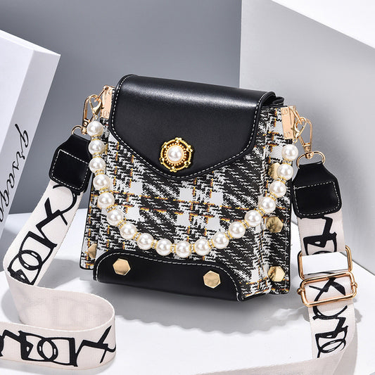 Cute Pearl Chain Crossbody Bag