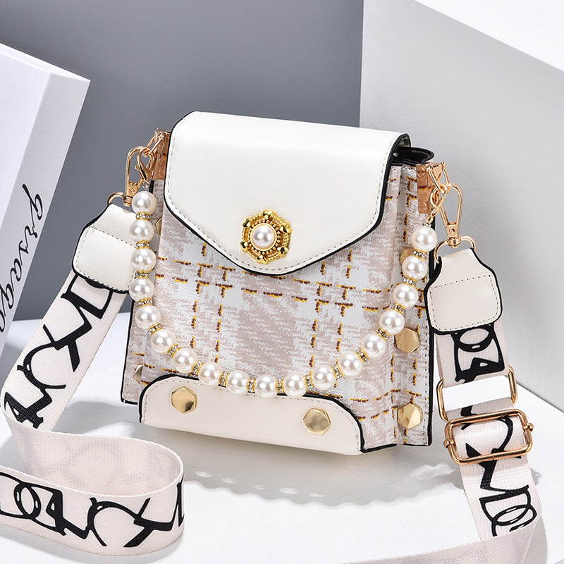 Cute Pearl Chain Crossbody Bag