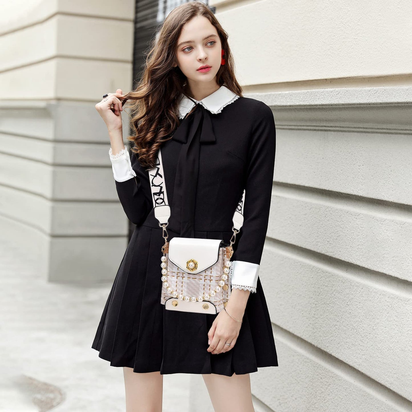 Cute Pearl Chain Crossbody Bag