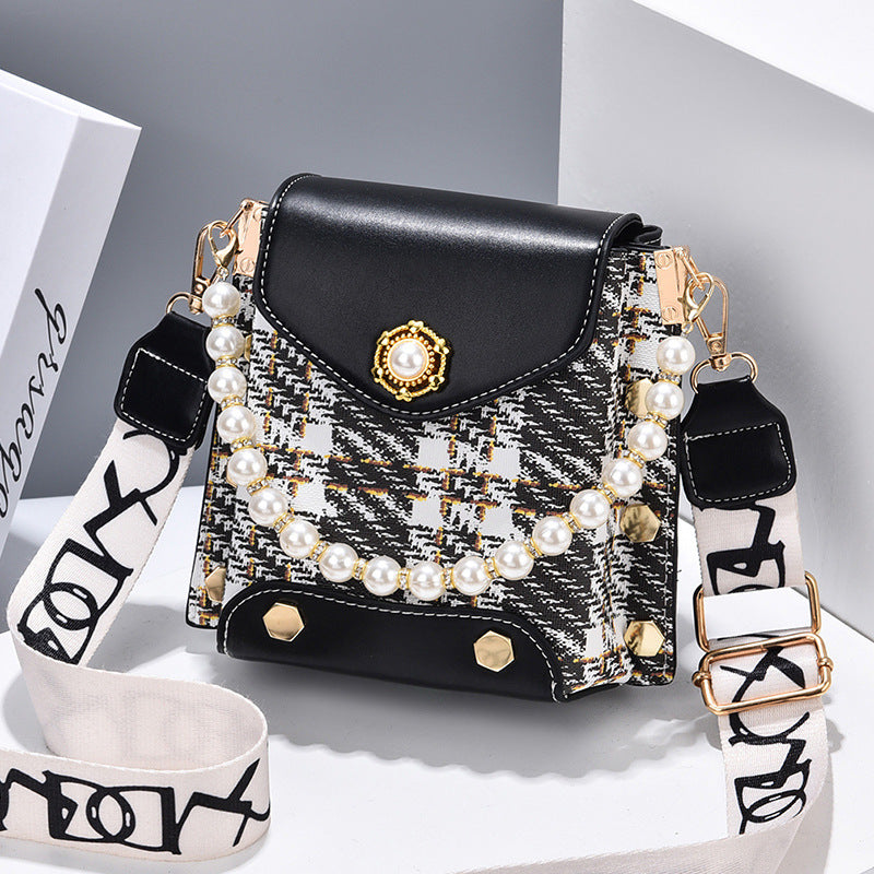 Cute Pearl Chain Crossbody Bag