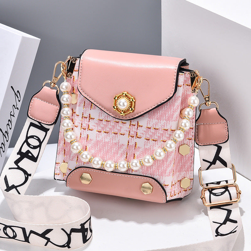 Cute Pearl Chain Crossbody Bag