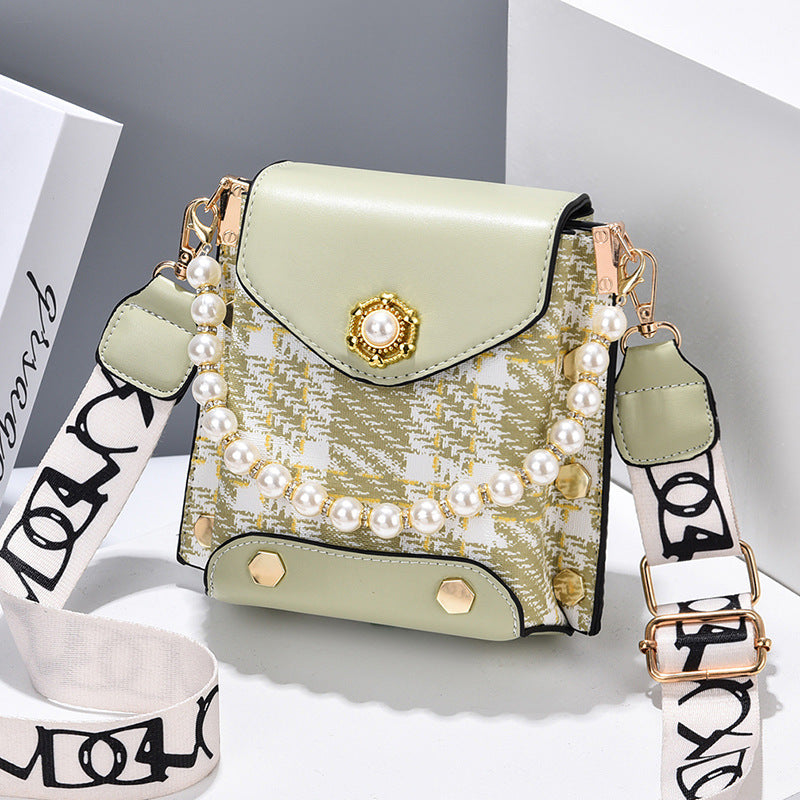 Cute Pearl Chain Crossbody Bag