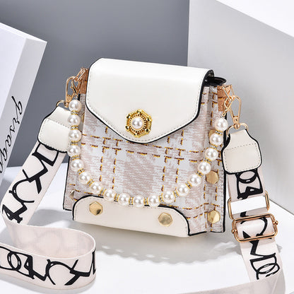 Cute Pearl Chain Crossbody Bag